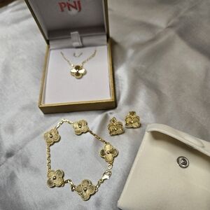 PNJ Women's 3-pc Shiney Gold Clover Set, Necklace, Bracelet, Post Earrings